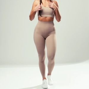 Alphalete Set - Bra and Pants Size M